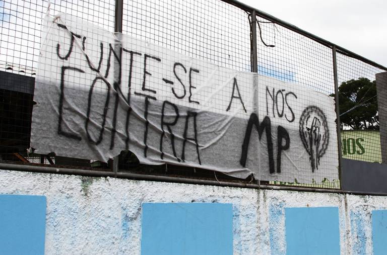 Ocupação Colégio Estadual Sta Candida em Curitiba impede a realização da prova do Enem (Vagner Rosário/VEJA.com) Ocupação Colégio Estadual Sta Candida em Curitiba impede a realização da prova do Enem (Vagner Rosário/VEJA.com)