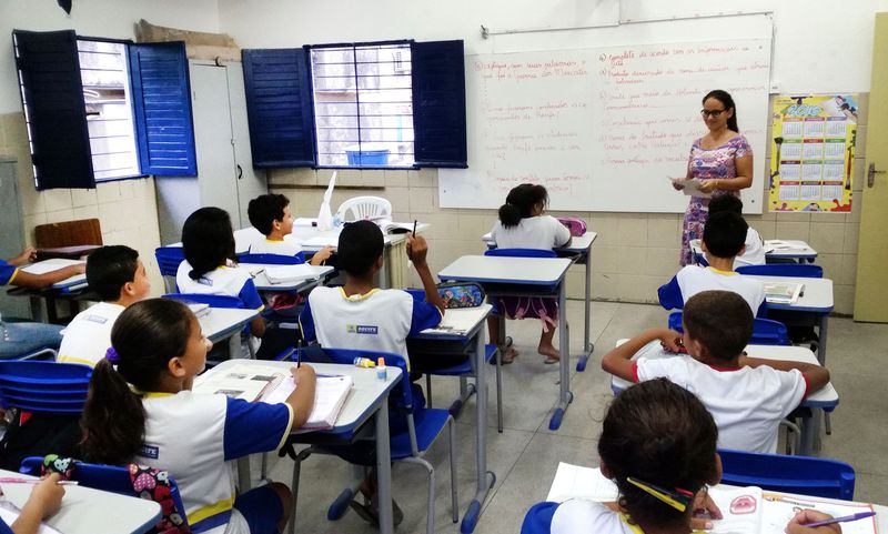 Escola e ideologia Escola e ideologia