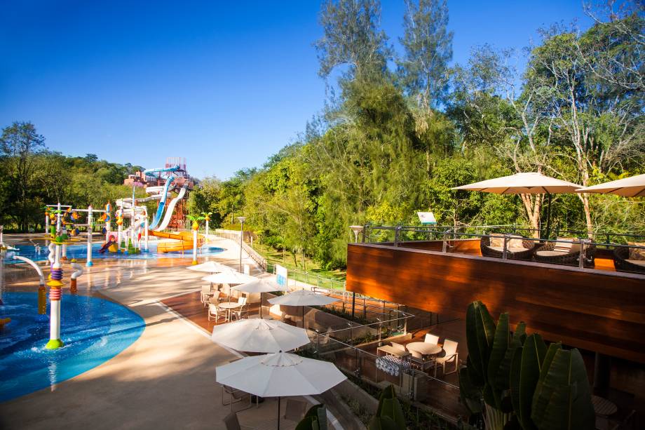 <b>Complexo de lazer e parque aquático</b> do Grande Hotel São Pedro, o hotel-escola do Senac. Cerca de 80% dos funcionários do hotel são ex-alunos do curso (graduação, pós-graduação, cursos livres, etc) <b>Complexo de lazer e parque aquático</b> do Grande Hotel São Pedro, o hotel-escola do Senac. Cerca de 80% dos funcionários do hotel são ex-alunos do curso (graduação, pós-graduação, cursos livres, etc)