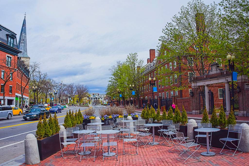 Como estudar em Harvard sem gastar uma fortuna