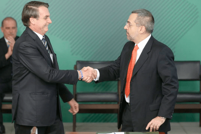 Acadêmicos de todo o mundo assinam manifesto contra corte nas ciências humanas anunciado por Bolsonaro