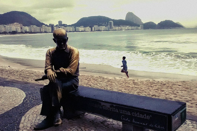 Carlos Drummond de Andrade biografia do poeta