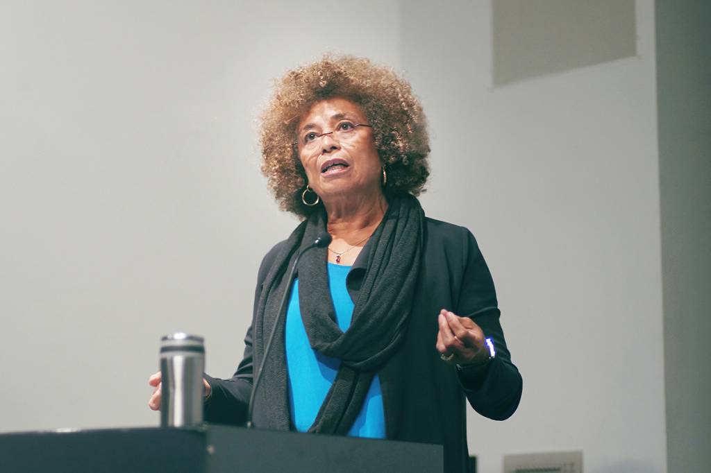 Conheça três livros de Angela Davis e saiba mais sobre os Panteras Negras