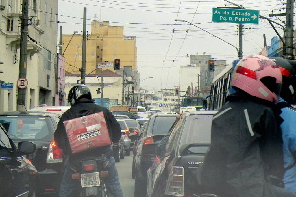 “O carro é o novo cigarro?”. O tema da redação da Unesp 2020