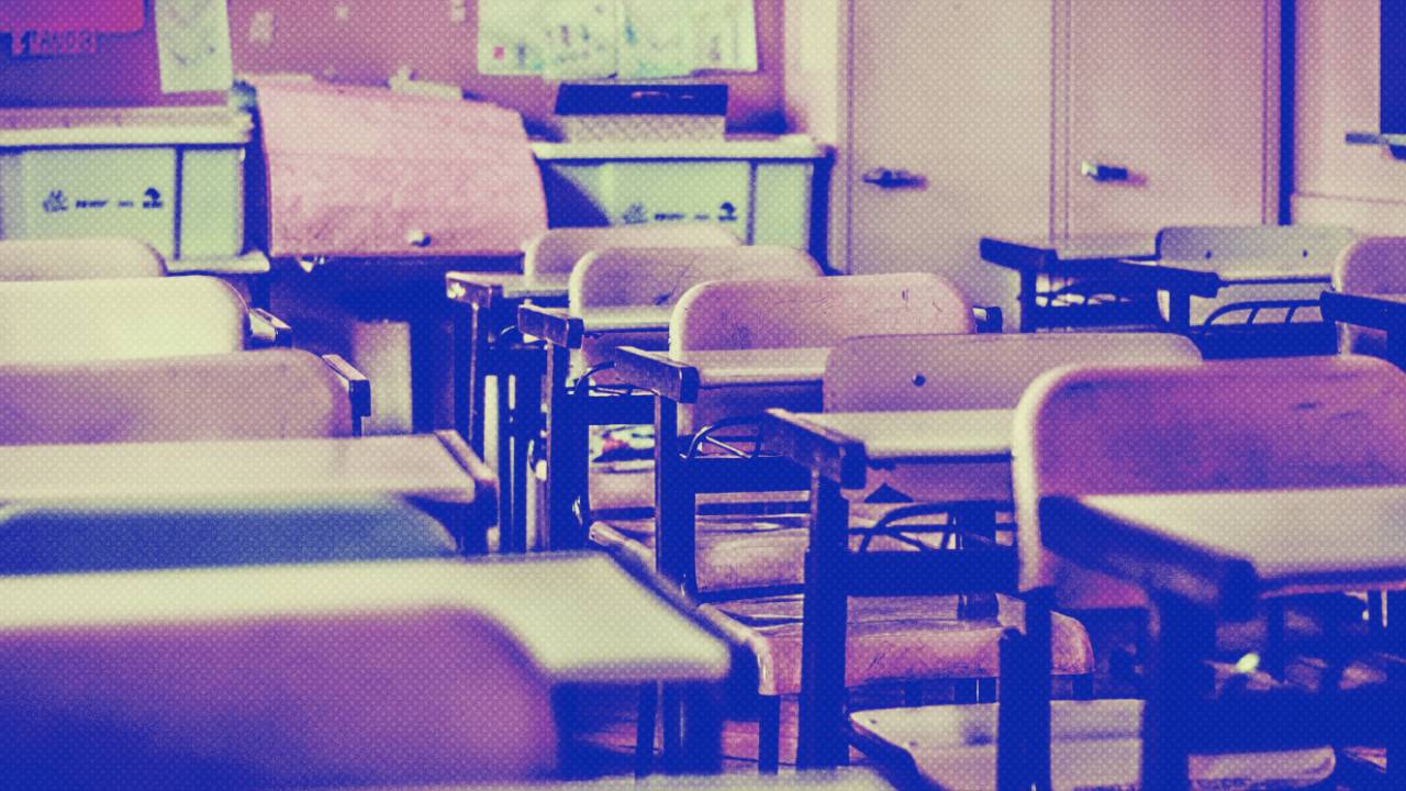 Sala e aula vazia por conta da pandemia