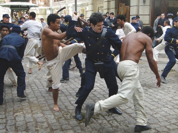 Revolta da Vacina convulsiona o Rio contra reforma urbana autoritária