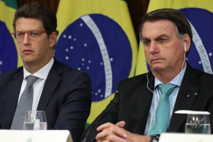 O ministro do Meio Ambiente, Ricardo Salles, ao lado de Jair Bolsonaro durante a Cúpula do Clima