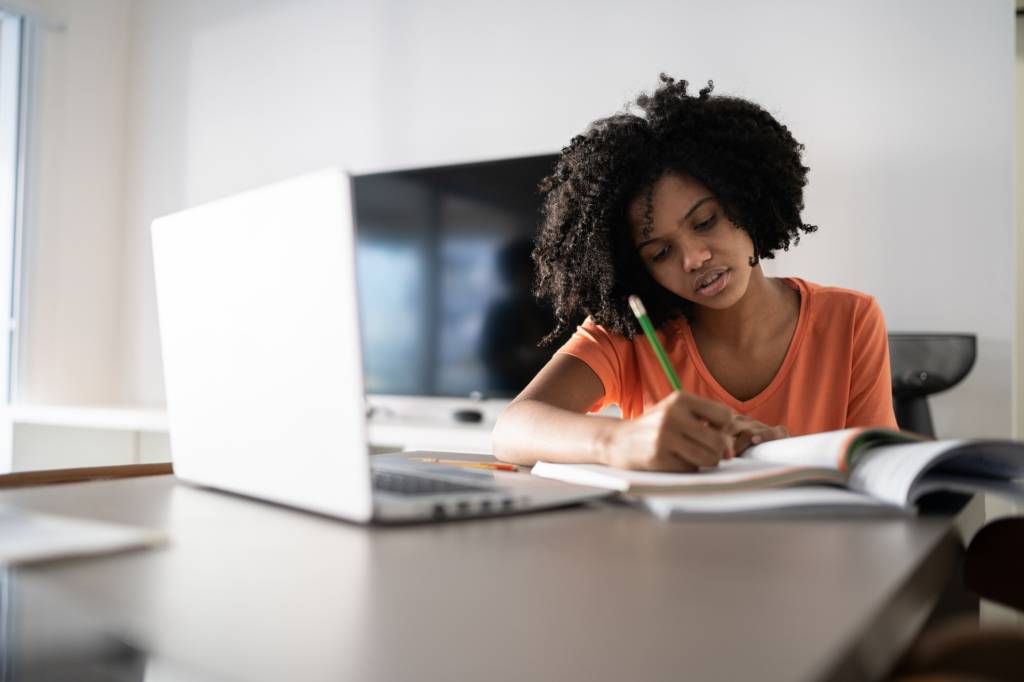 Evento online gratuito ajuda estudantes na escolha da carreira