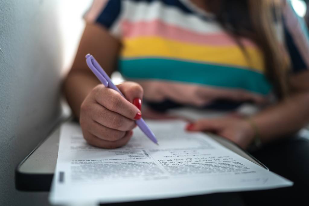 Participantes do Pé-de-Meia podem fazer o Enem de graça – e ainda receber por isso