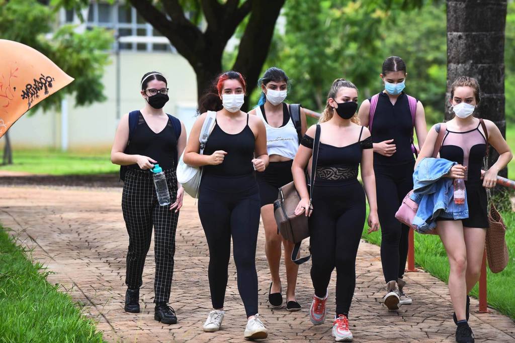 USP exclui nota e frequência de alunos que não comprovaram vacinação