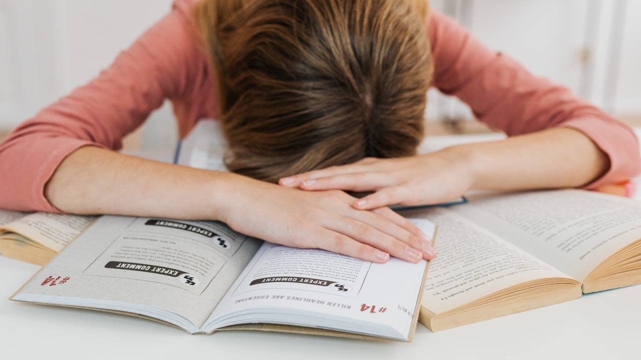 estudante ansiosa