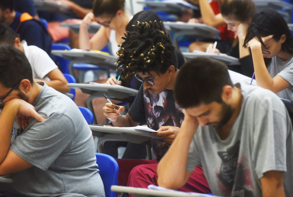 USP, Unicamp e Unesp podem ter vestibular seriado para estudantes de SP