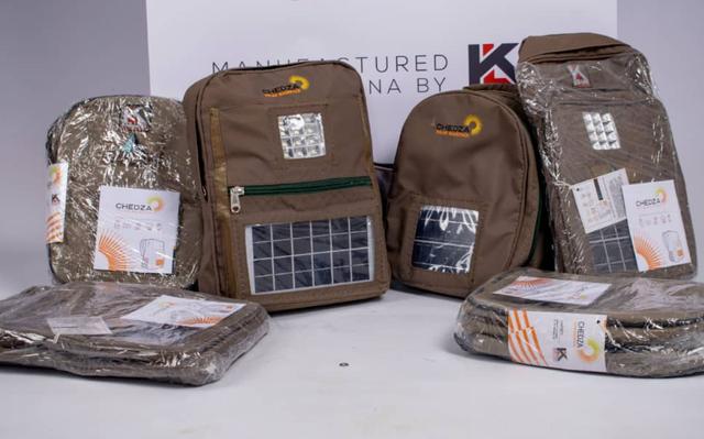 Mochilas com placas solares