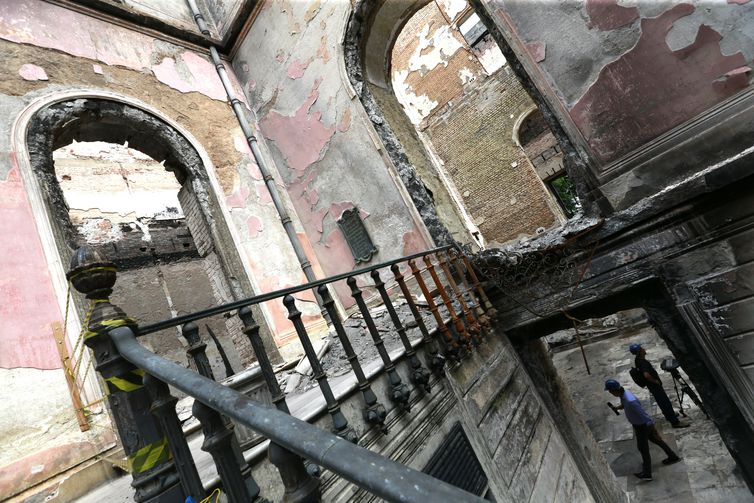Museu-Nacional-Incêndio Interior do Museu Nacional do Rio de Janeiro cinco meses após o incêndio