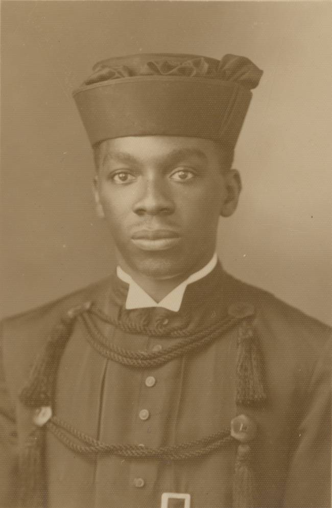 04_ MiltonSantos_formaturadireito_Foto_Acervodafamilia Milton Santos na formatura de direito na Universidade da Bahia, 1948