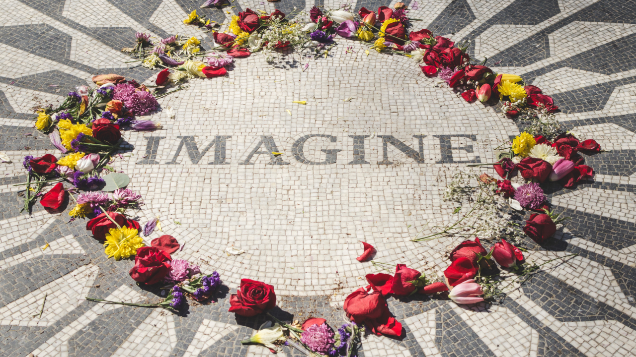 Foto de homenagem a John Lennon no Central Park, Nova York