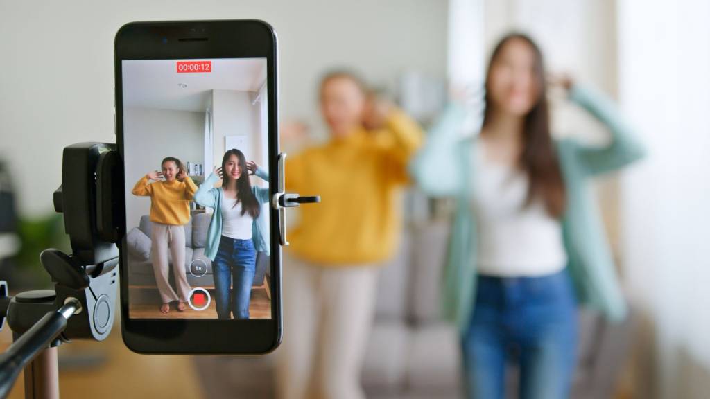 gravar vídeos meninas gravando vídeo