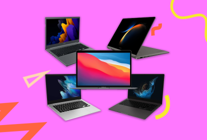 Montagem com cinco modelos de notebook em fundo cor de rosa