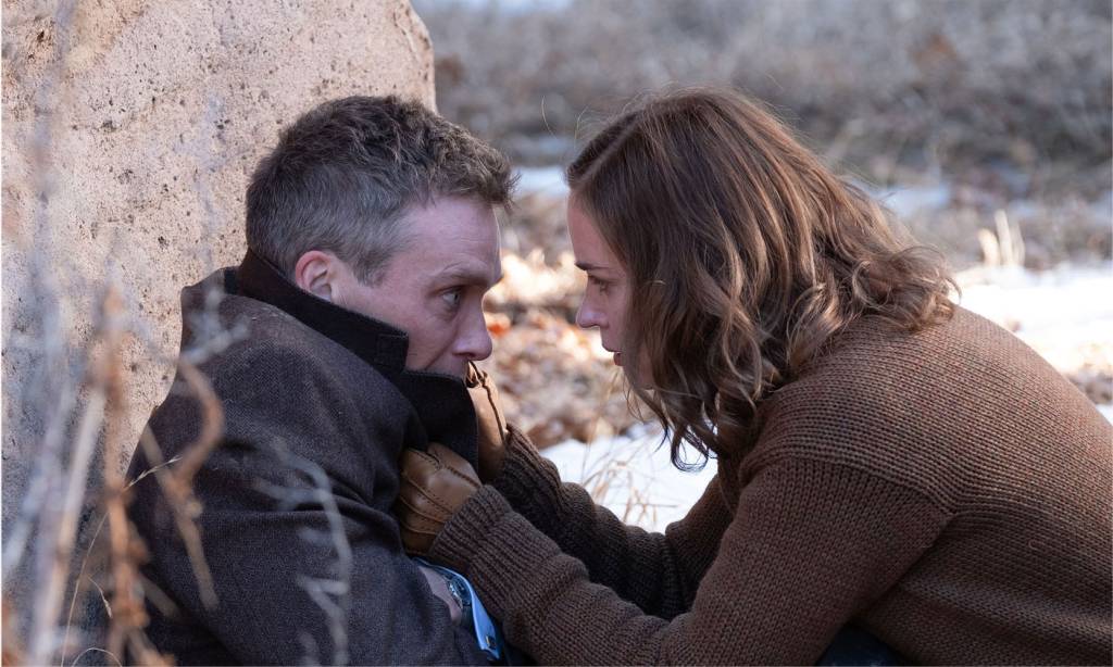 filme-Oppenheimer-Cillian-Murphy-e-Emily-Blunt Oppenheimer (Cillian Murphy) e a mulher, Kitty (Emily Blunt); relação difícil em meio a uma vida conturbada pela guerra e pela política