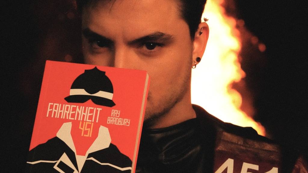 Felipe Neto indica “Fahrenheit 451” e obra chega ao topo da Amazon