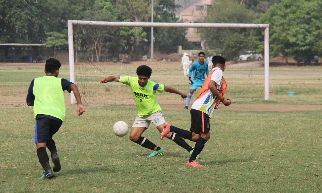 Jogar futebol melhora as suas habilidades como estudante, saiba como