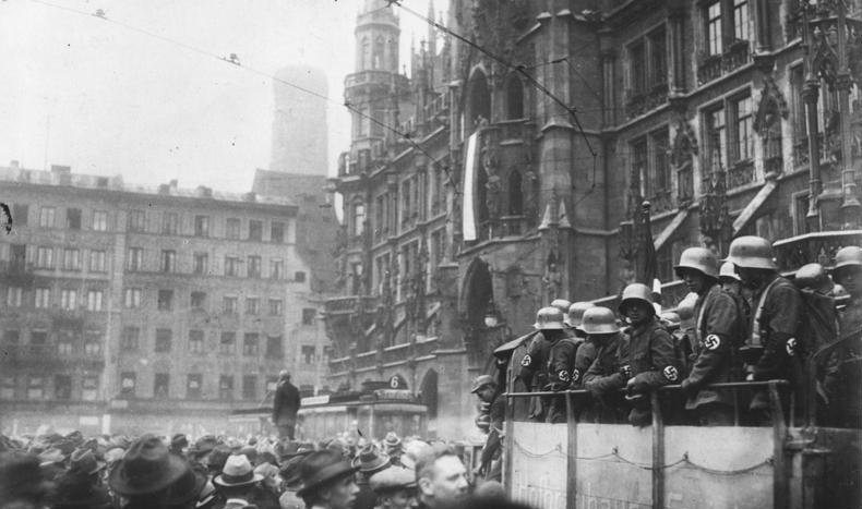 Hitler-Putsch Militares ocupam Praça da Maria, em Munique