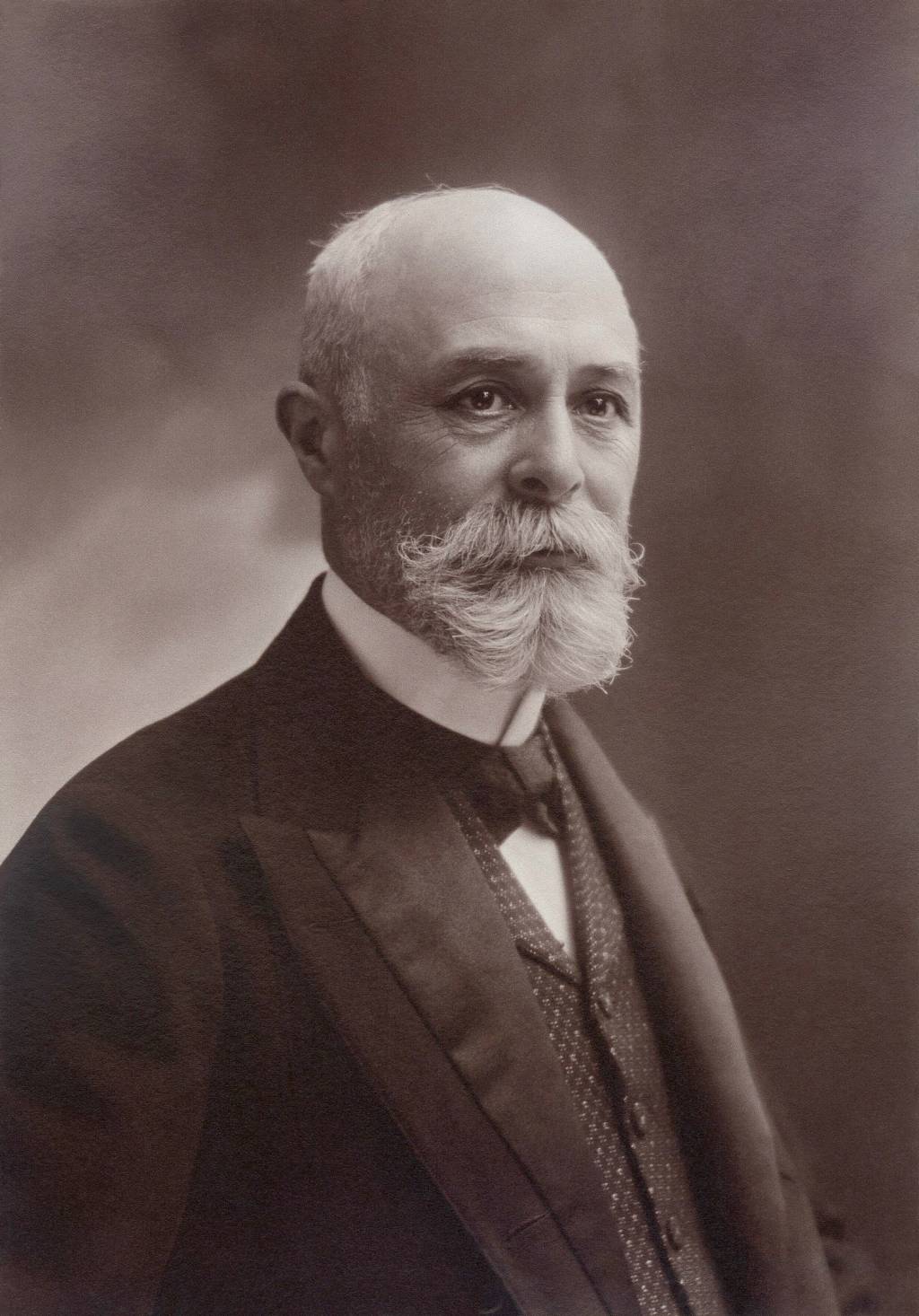 Created with GIMP O cientista Henri Becquerel, cujos estudos foram o pontapé inicial para descoberta da radioatividade